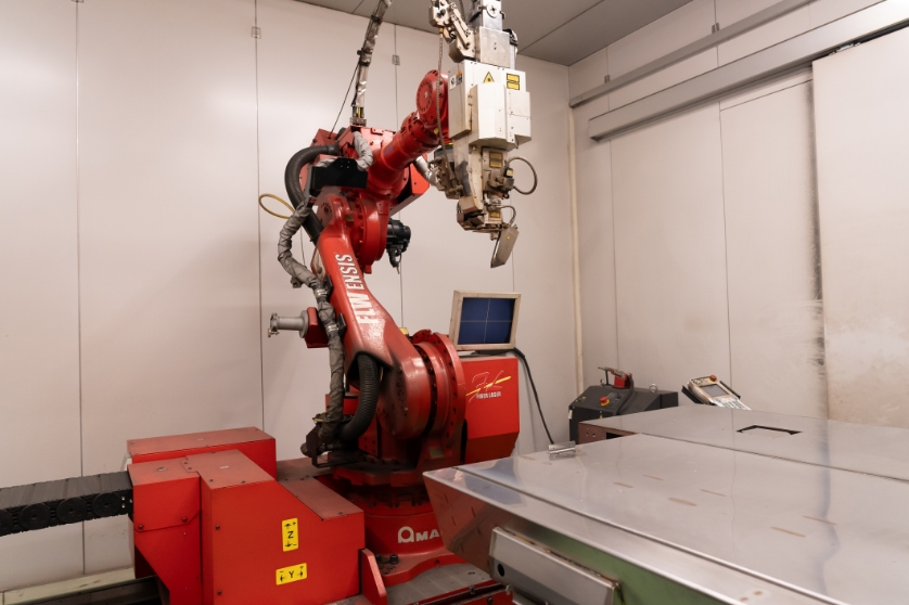 レーザー溶接ロボット